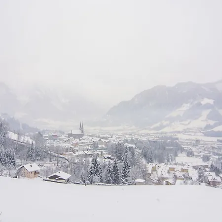 別荘 In St Johann Im Pongau With Sauna ザンクト・ヨーハン・イム・ポンガウ